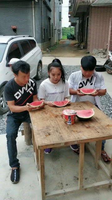 吃瓜比赛搞笑视频